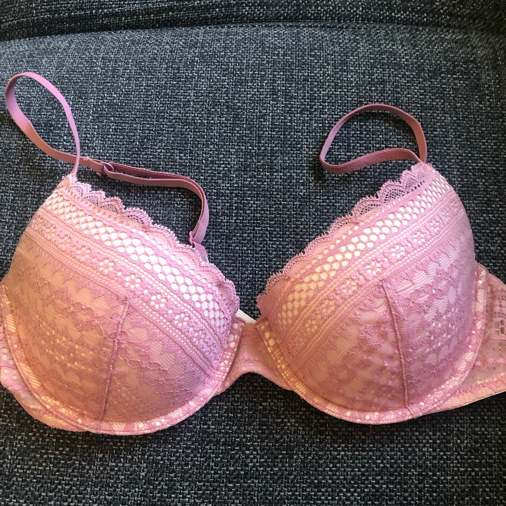 Victorias Secret geometric floral lace bra, size 36B
